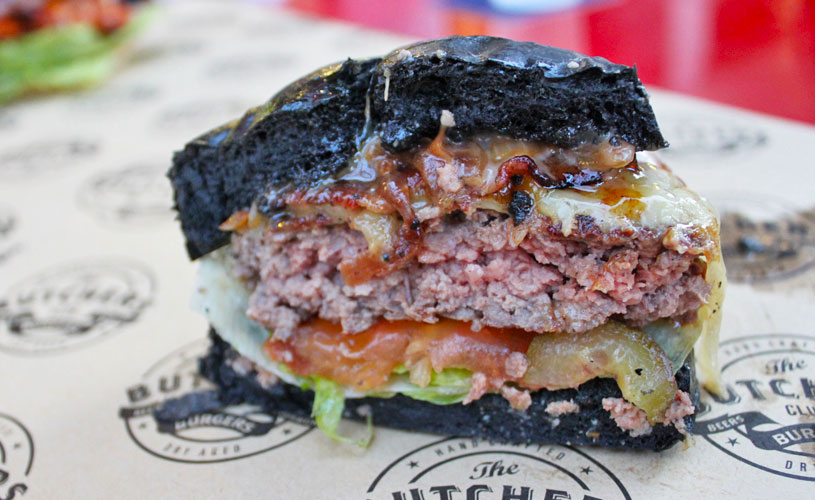 butchers-club-burger-singapore-superman-vs-batman-batman-burger-insides