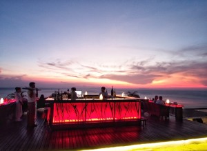intercontinental-samui-the-one-resort-holiday-in-asia-you-should-go-for-air-bar.jpg