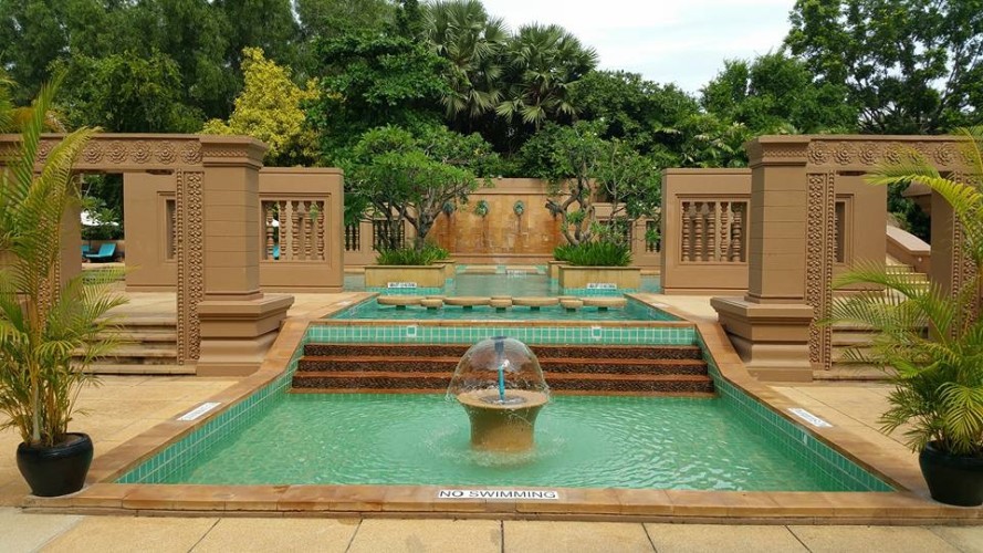  le-meridien-angkor-its-lush-green-and-packed-with-cambodian-style-fountain.JPG