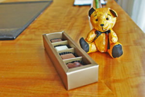 conrad-centennial-singapore-millenia-walk-hotels-in-central-singapore-20th-anniversary-bear-chocolates-turn-down-service