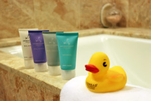 conrad-centennial-singapore-millenia-walk-hotels-in-central-singapore-executive-club-floor-room-bathroom-amenities