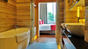 le-meridien-sentosa-singapore-merlion-suite-hotel-bathroom